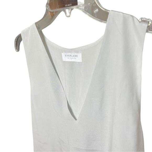 Everlane 100% Silk V-neck Tank, Gray, Career, Cocktails, Evening, Event, S - Picture 4 of 9